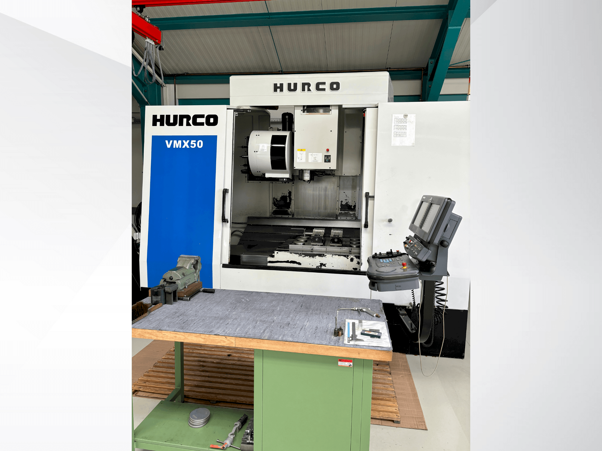 Vooraanzicht  van Hurco VMX50  machine