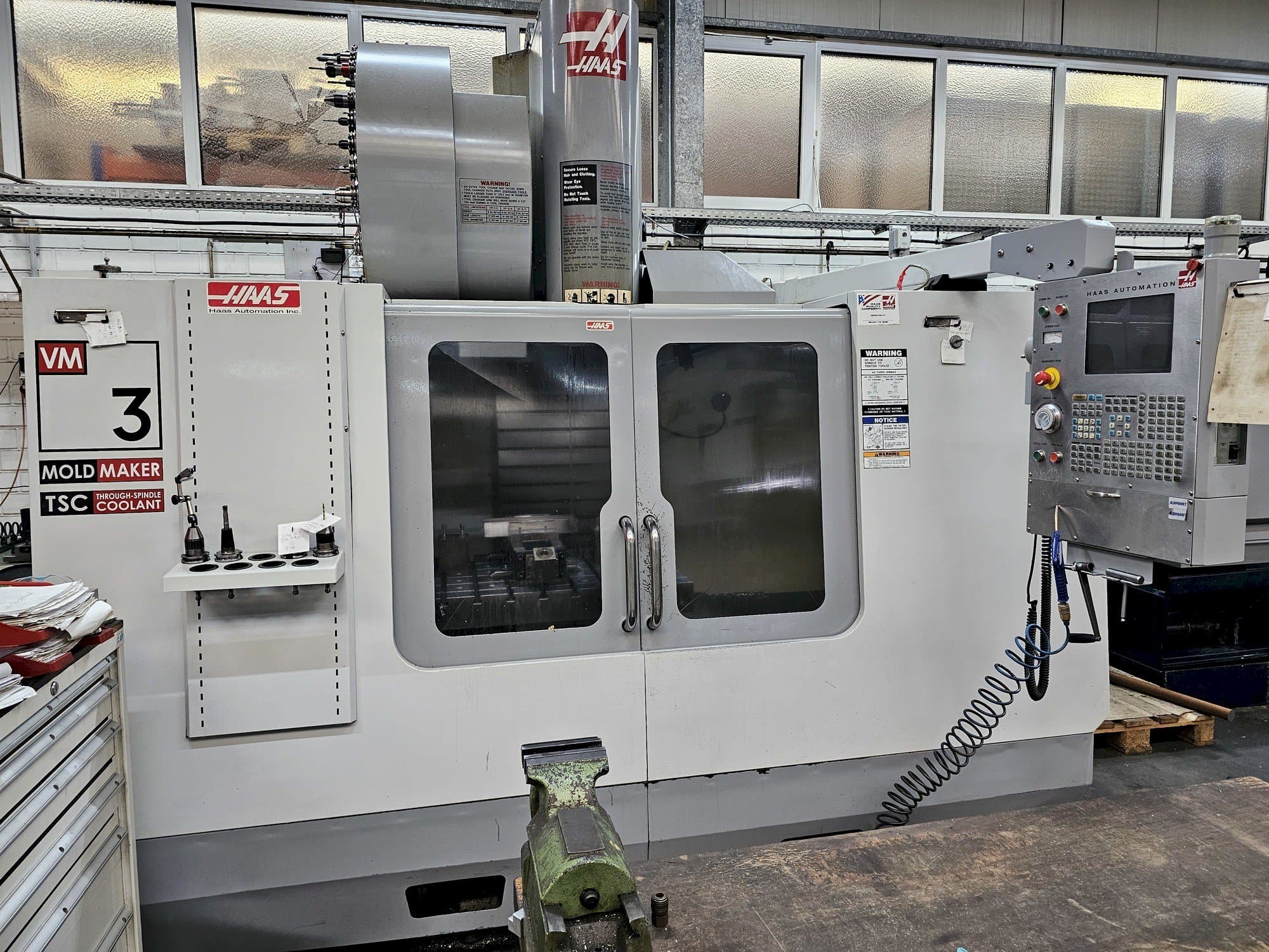 Vooraanzicht  van HAAS VM 3  machine