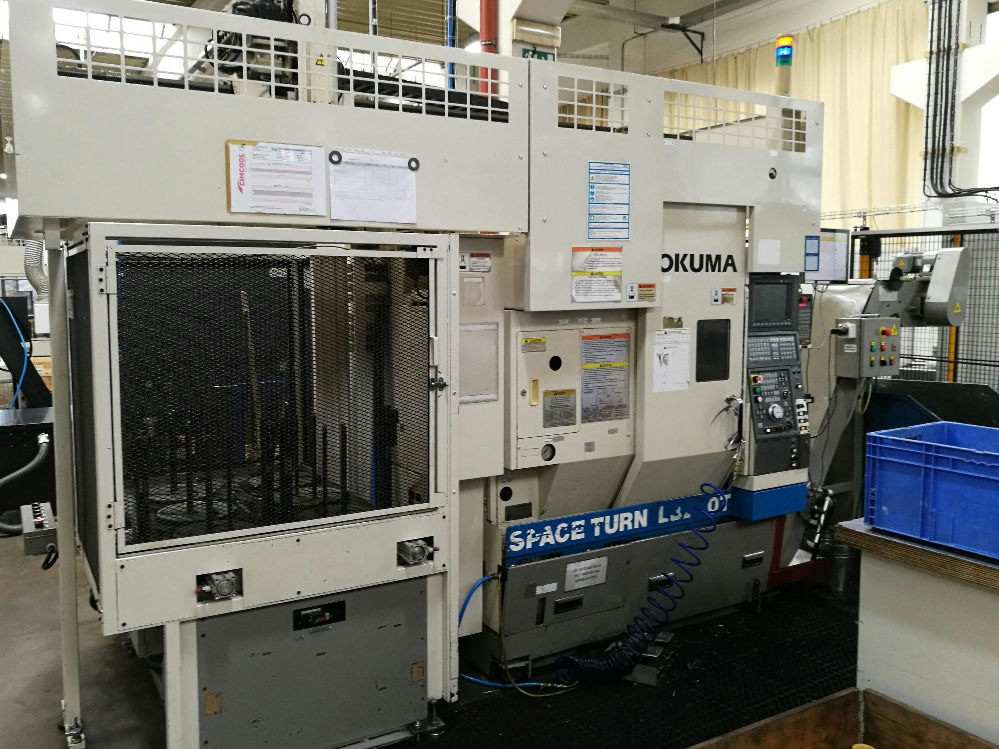 Links zicht  van Okuma SPACE TURN LB250T machine