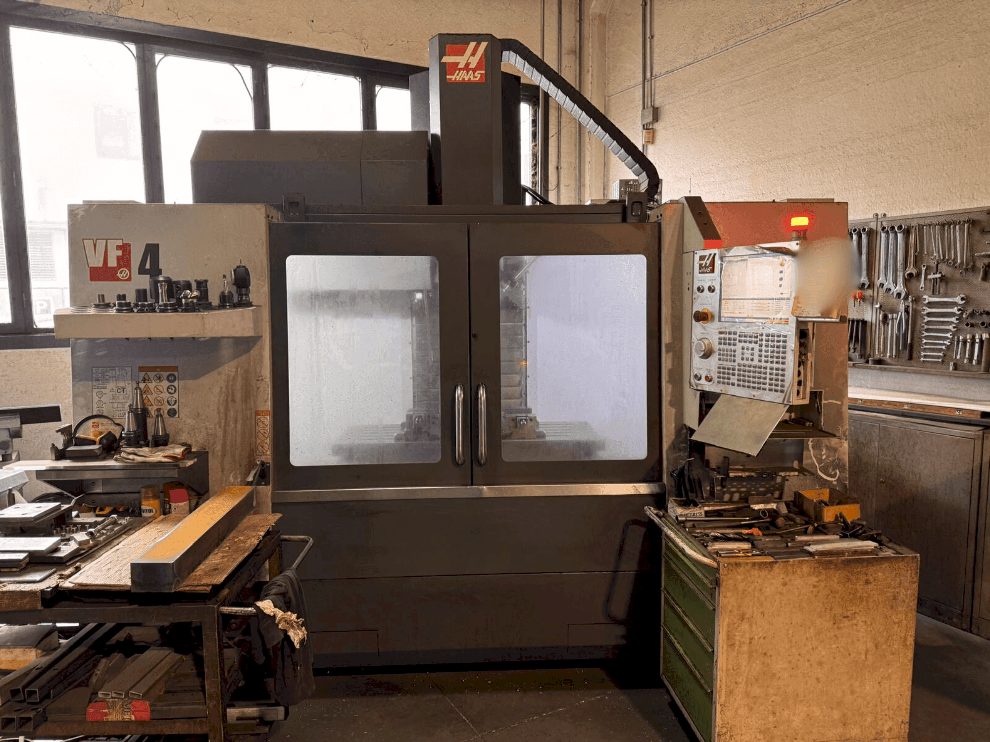 Vooraanzicht  van HAAS VF4  machine
