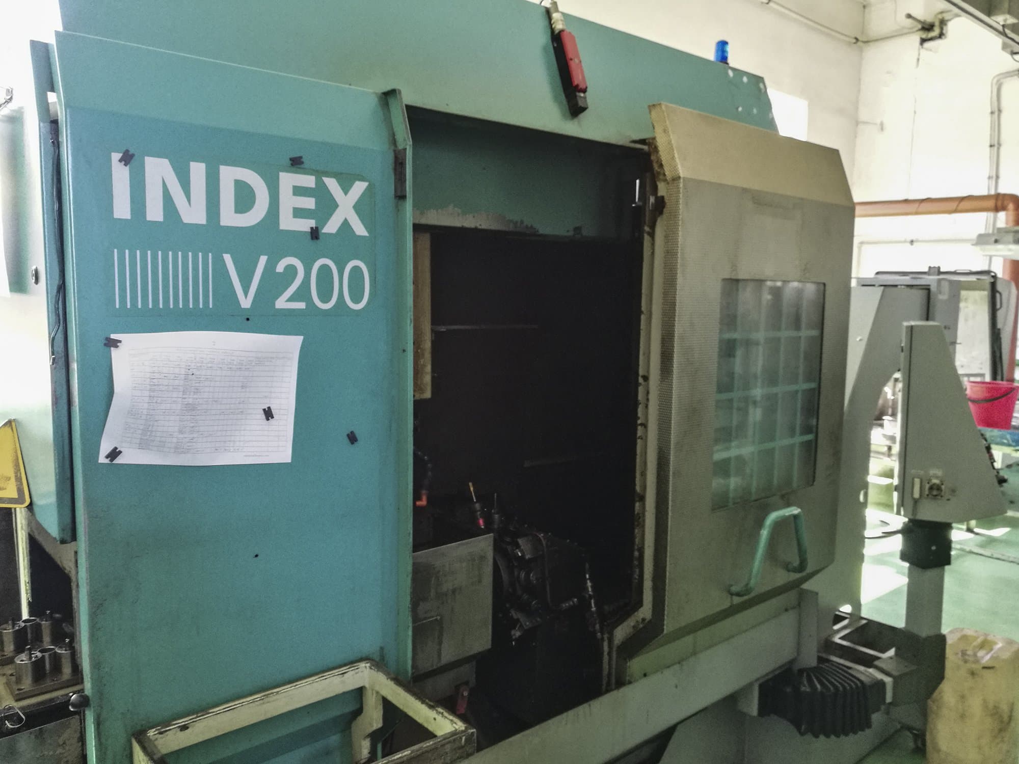 Links zicht  van Index V200 machine