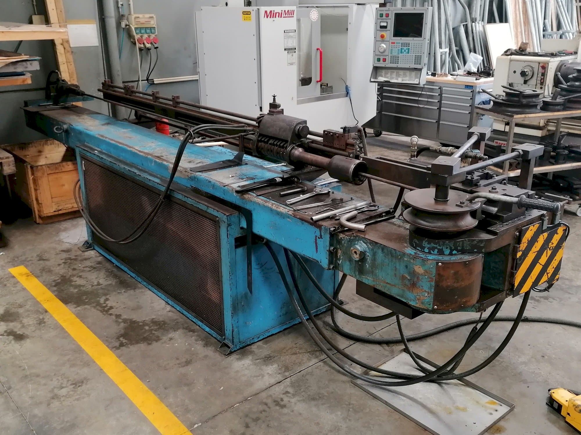 Vooraanzicht  van Amob CH69  machine