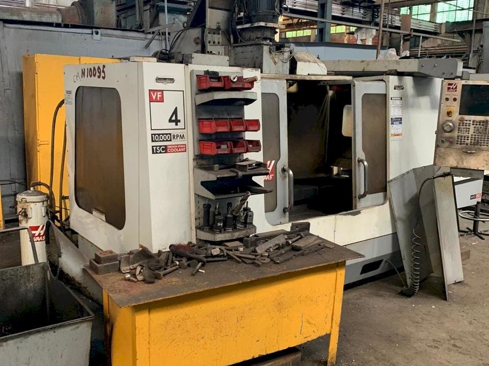 Vooraanzicht  van HAAS VF-4  machine