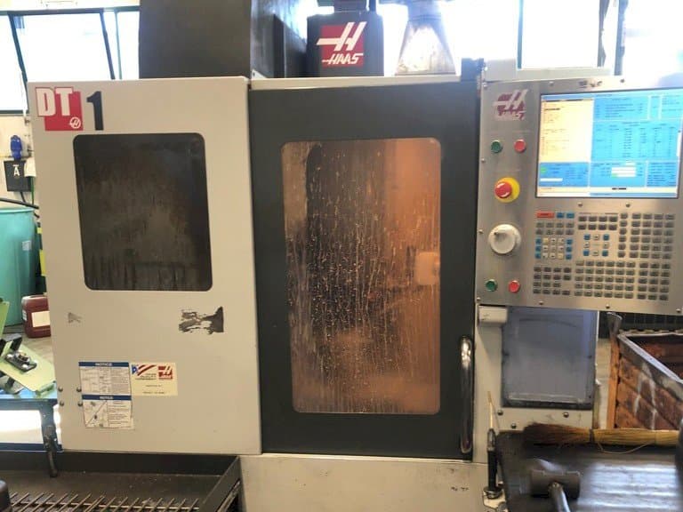 Vooraanzicht  van HAAS DT1  machine
