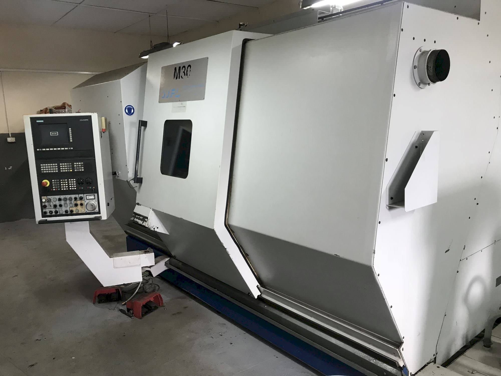 Vooraanzicht  van WFL  M30  machine