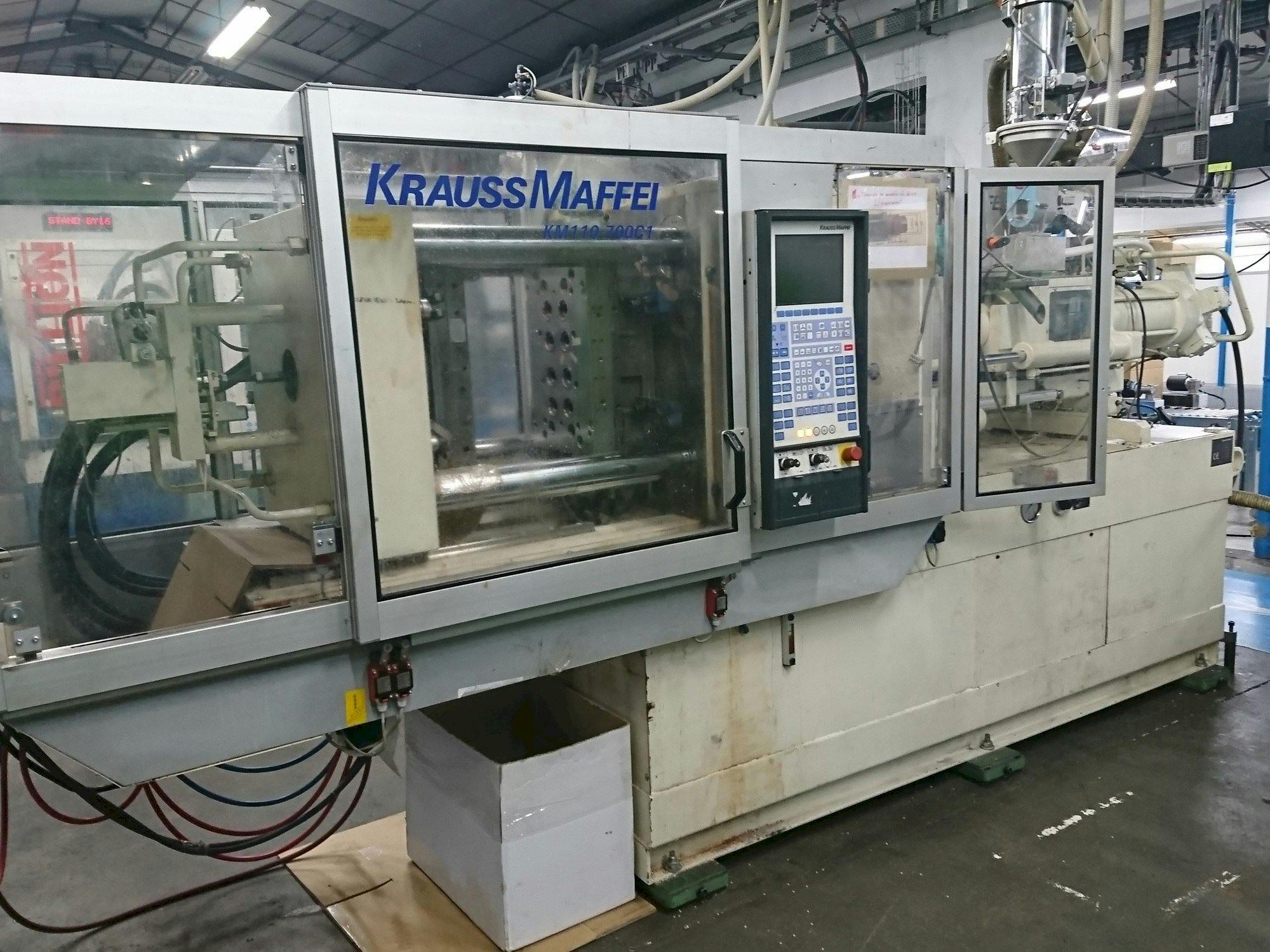 Vooraanzicht  van Krauss Maffei 110 - 700 C1  machine