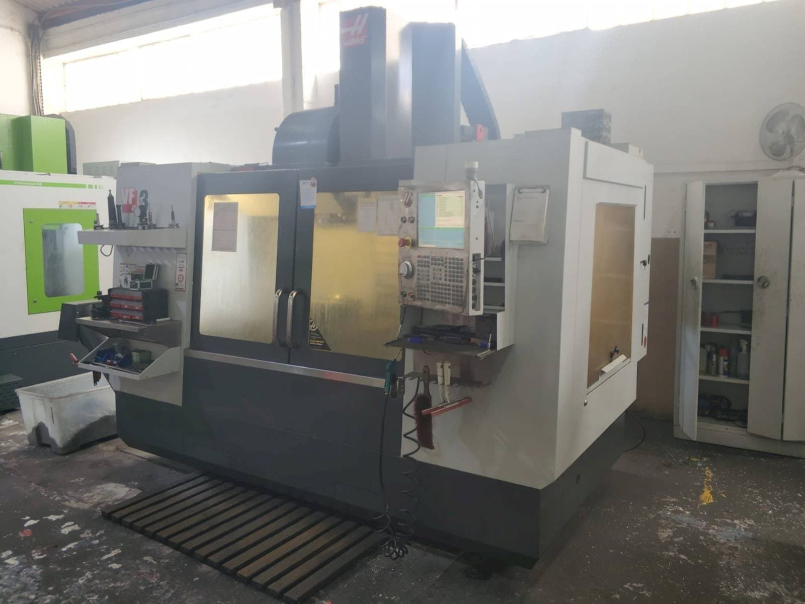 Vooraanzicht  van HAAS VF-3  machine