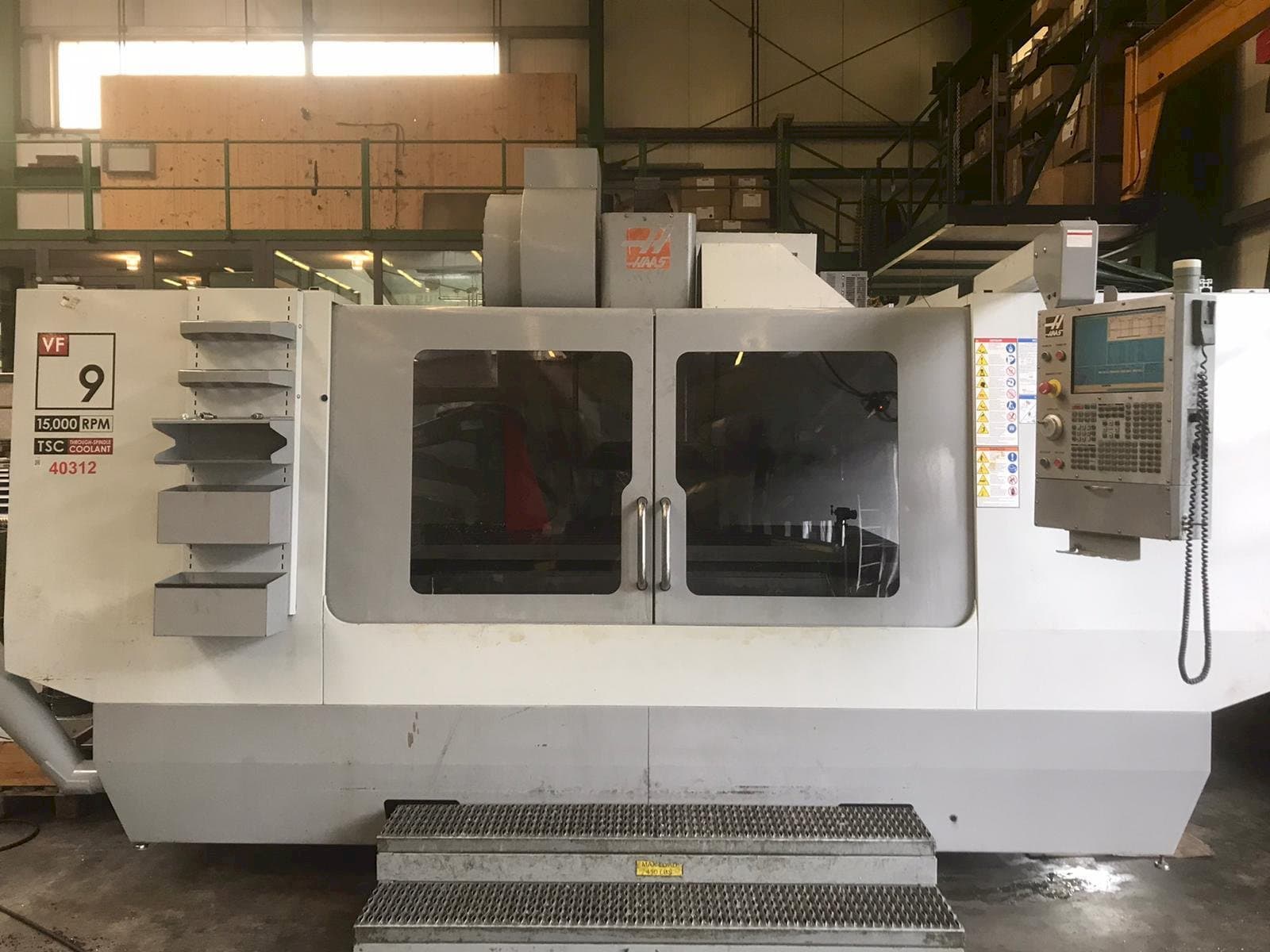 Vooraanzicht  van HAAS VF-9  machine