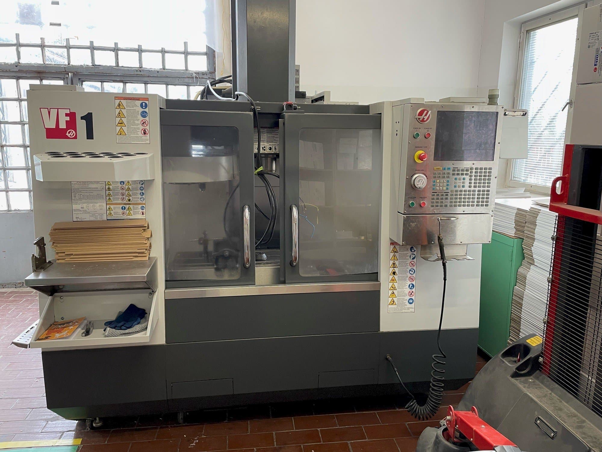 Vooraanzicht  van HAAS VF-1  machine