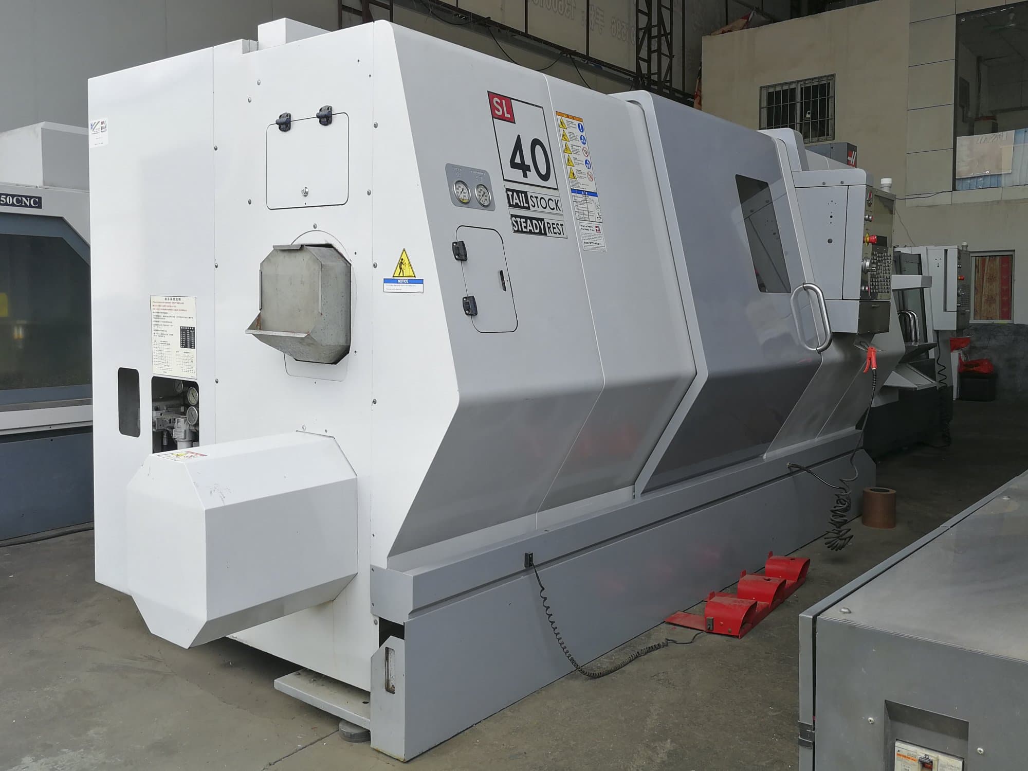 Links zicht  van HAAS SL-40 machine