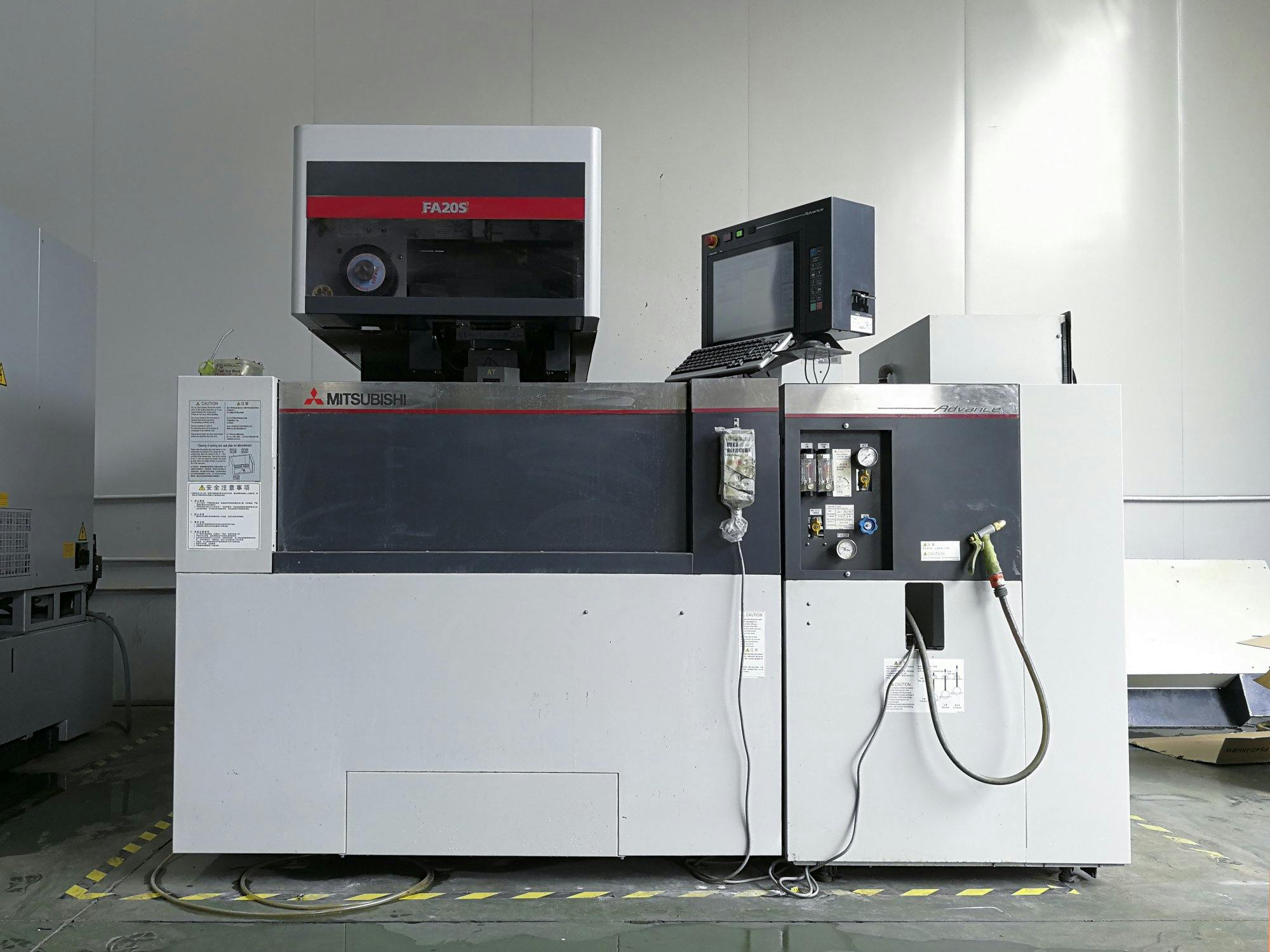 Vooraanzicht  van Mitsubishi Electric FA20S machine
