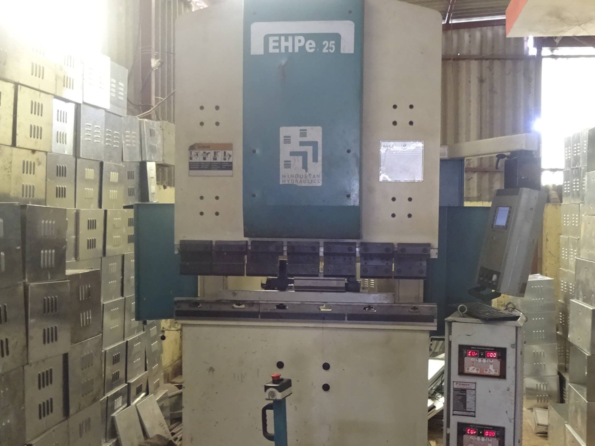 Vooraanzicht van Hindustan Hydraulics EHPe 25 machine