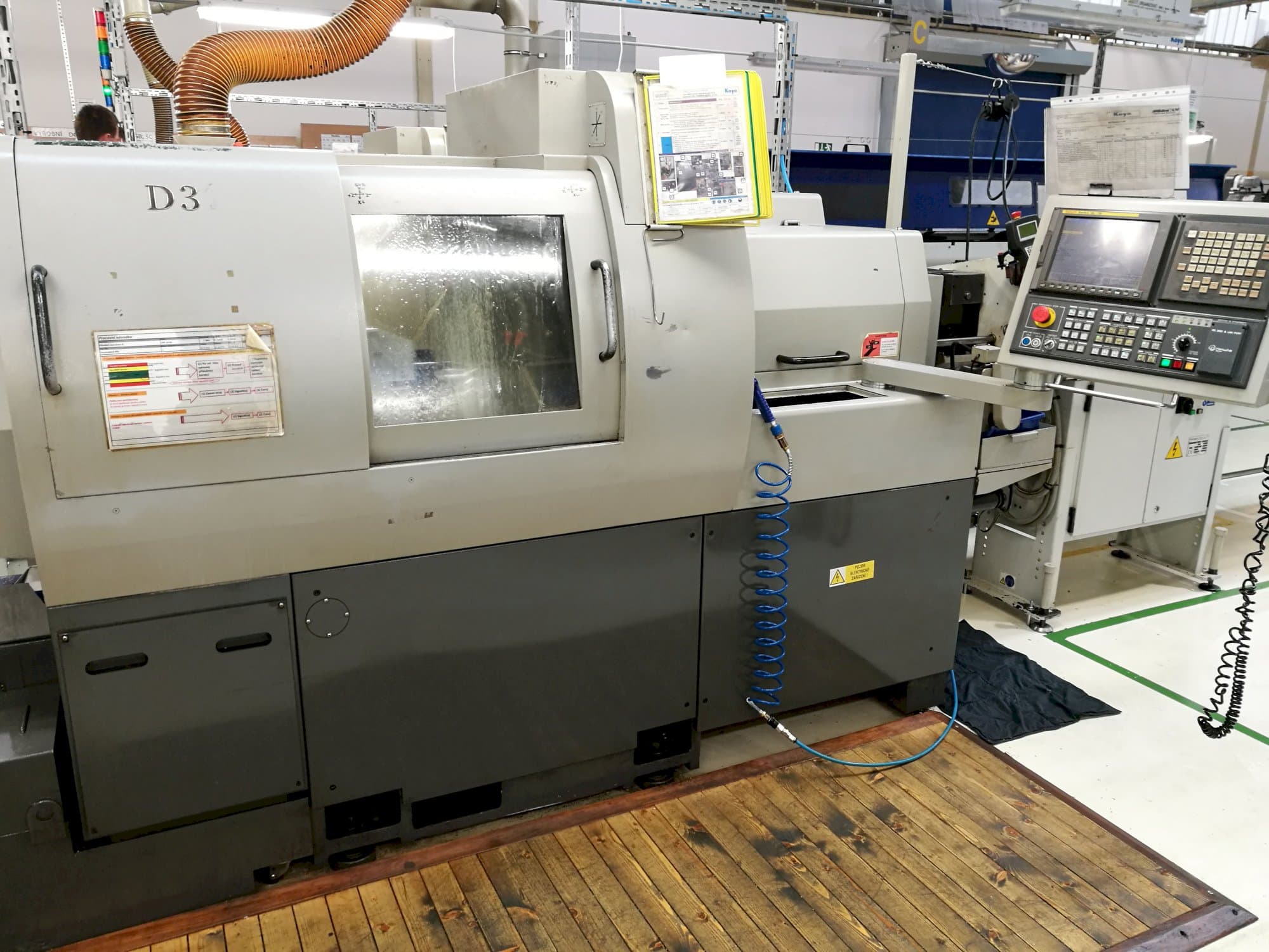 Vooraanzicht van Hanwha XD 38 N machine