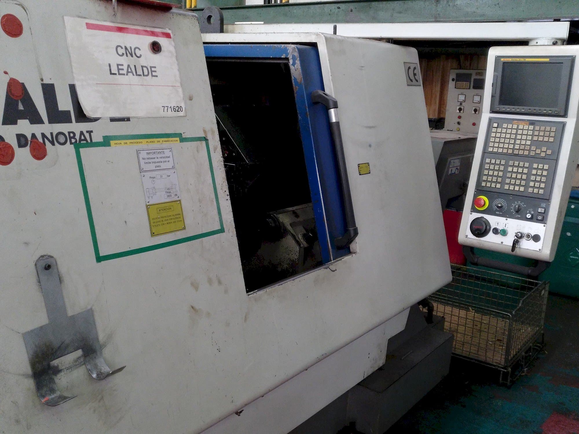 Vooraanzicht van Lealde TNC 10 machine