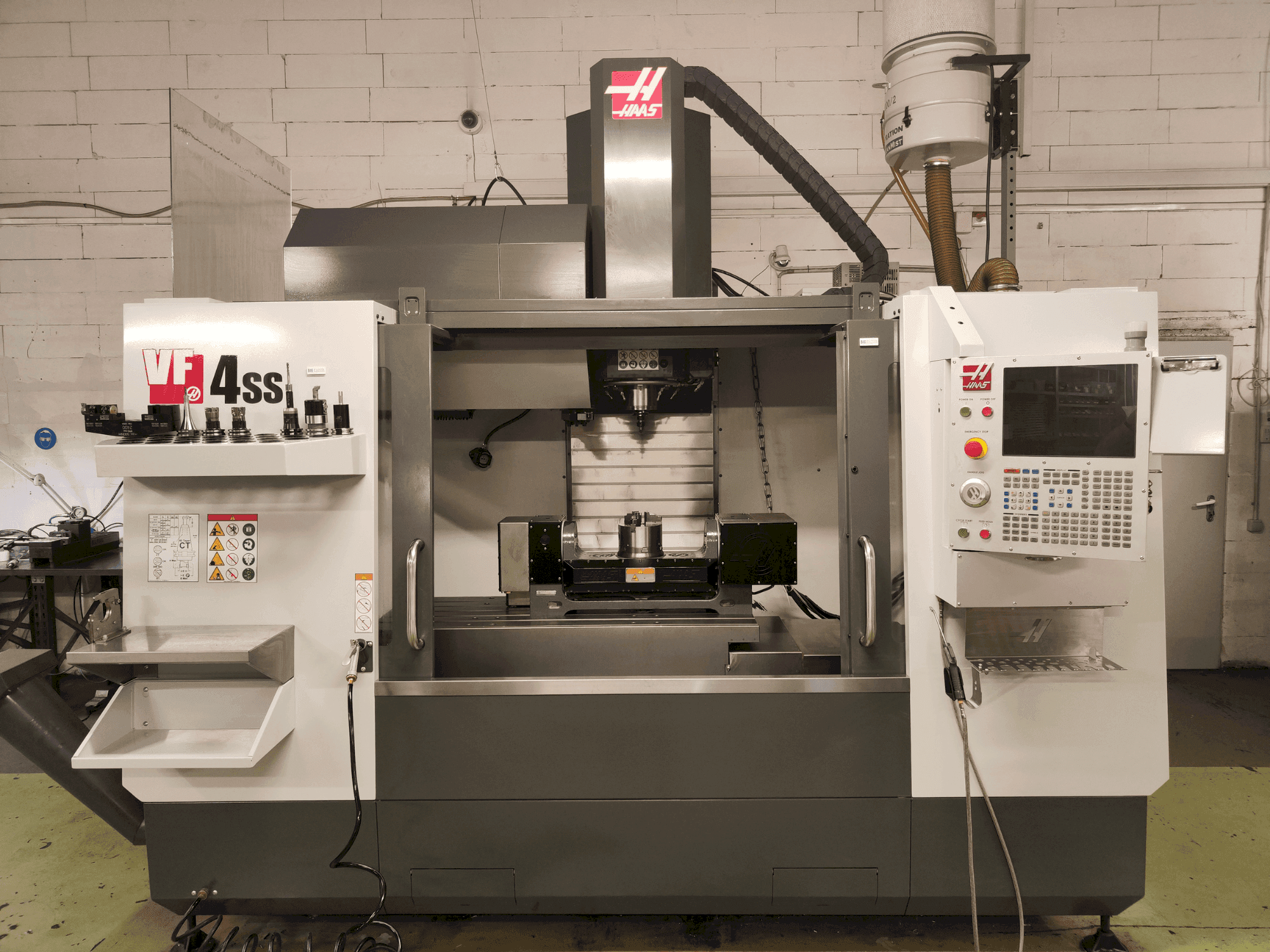 Vooraanzicht van HAAS VF-4SS machine