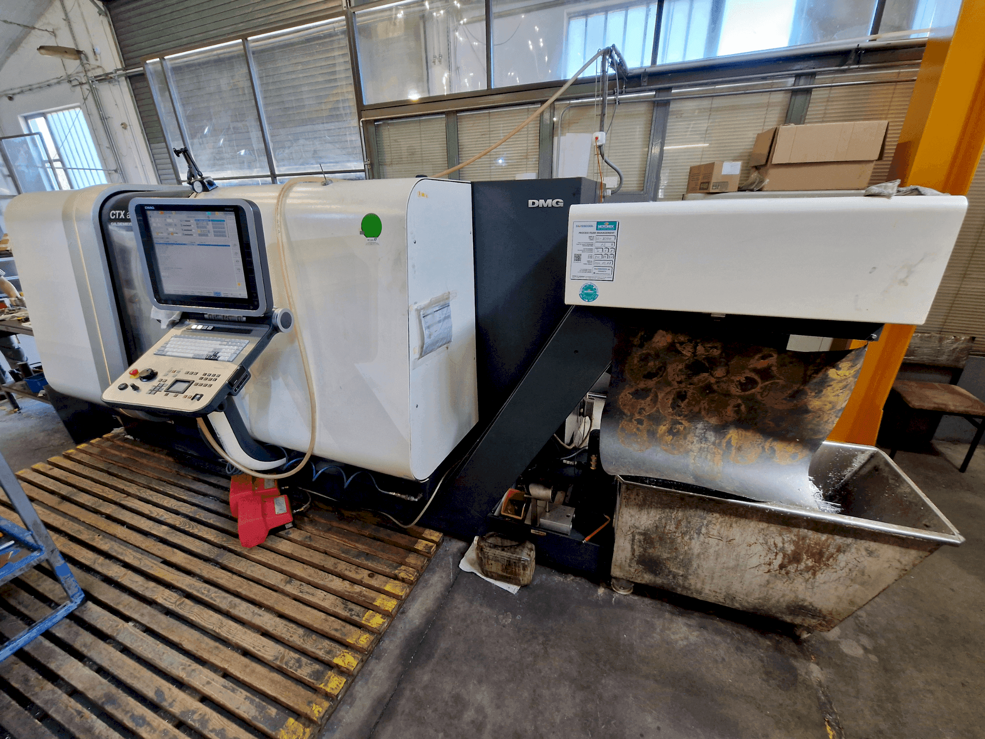 Vooraanzicht van DMG MORI CTX ALPHA 500 V6 machine