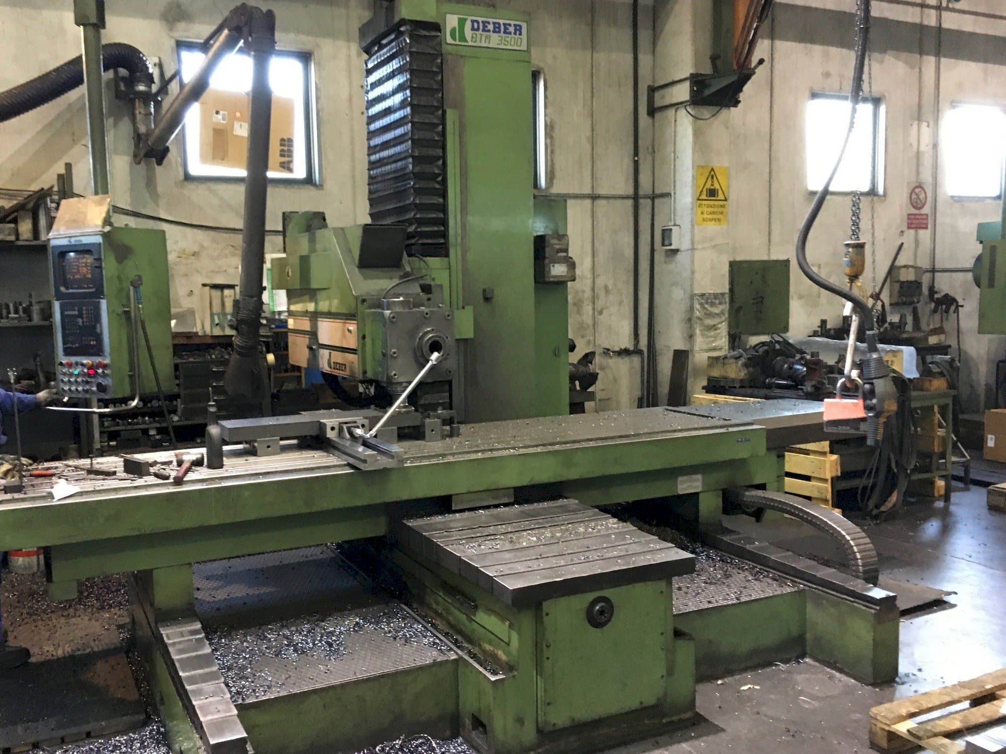 Vooraanzicht van DEBER BMT 3500 machine