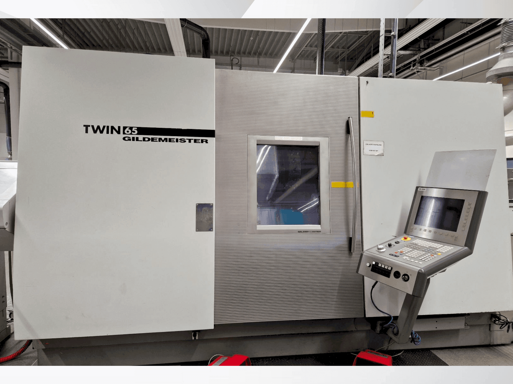 Vooraanzicht van Gildemeister TWIN 65 (2004) machine