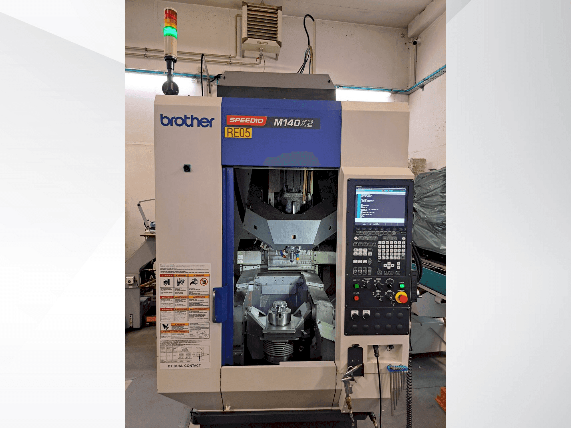 Vooraanzicht van Brother SPEEDIO M140X2 machine