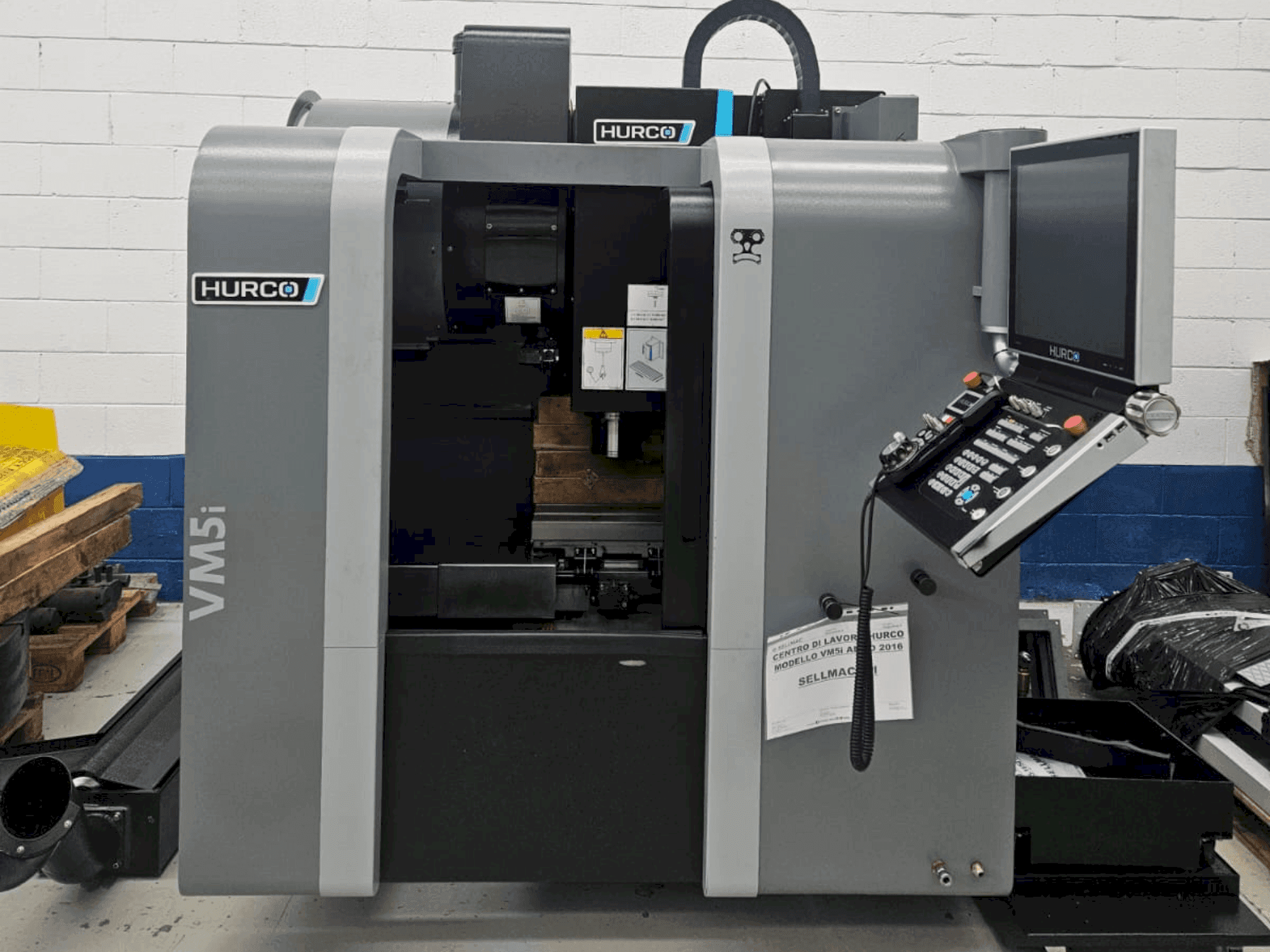 Vooraanzicht van Hurco VM5i machine