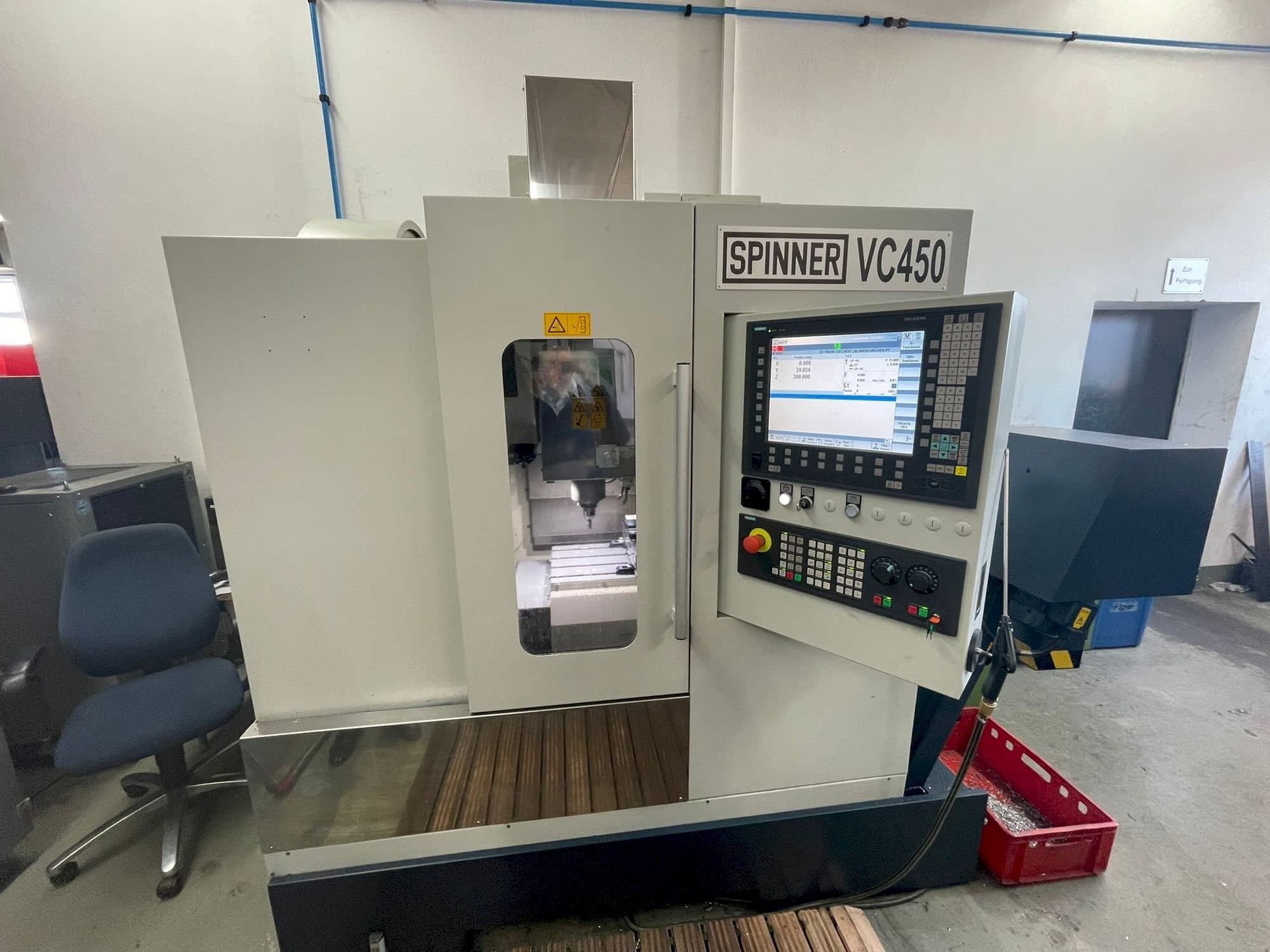 Vooraanzicht van SPINNER VC 450 machine