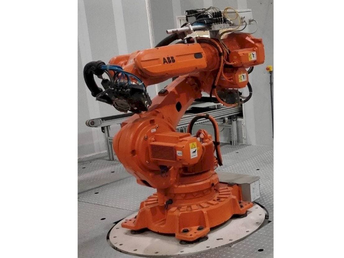 Vooraanzicht van ABB IRB 6620-150/2.2 machine