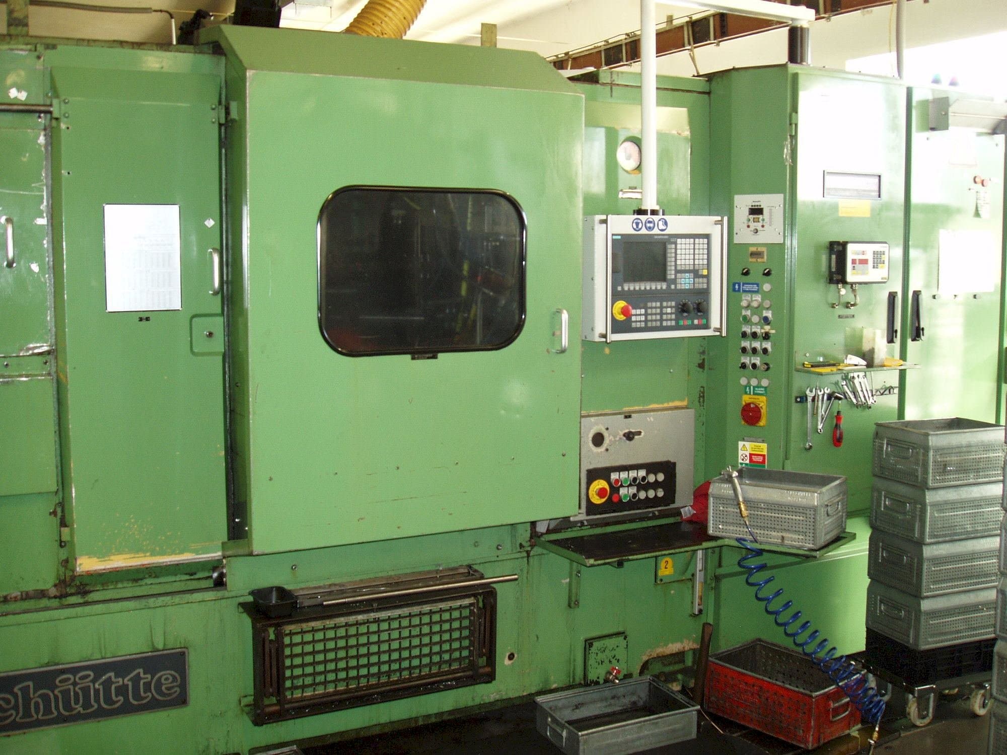 Vooraanzicht van Schuette SF81 machine