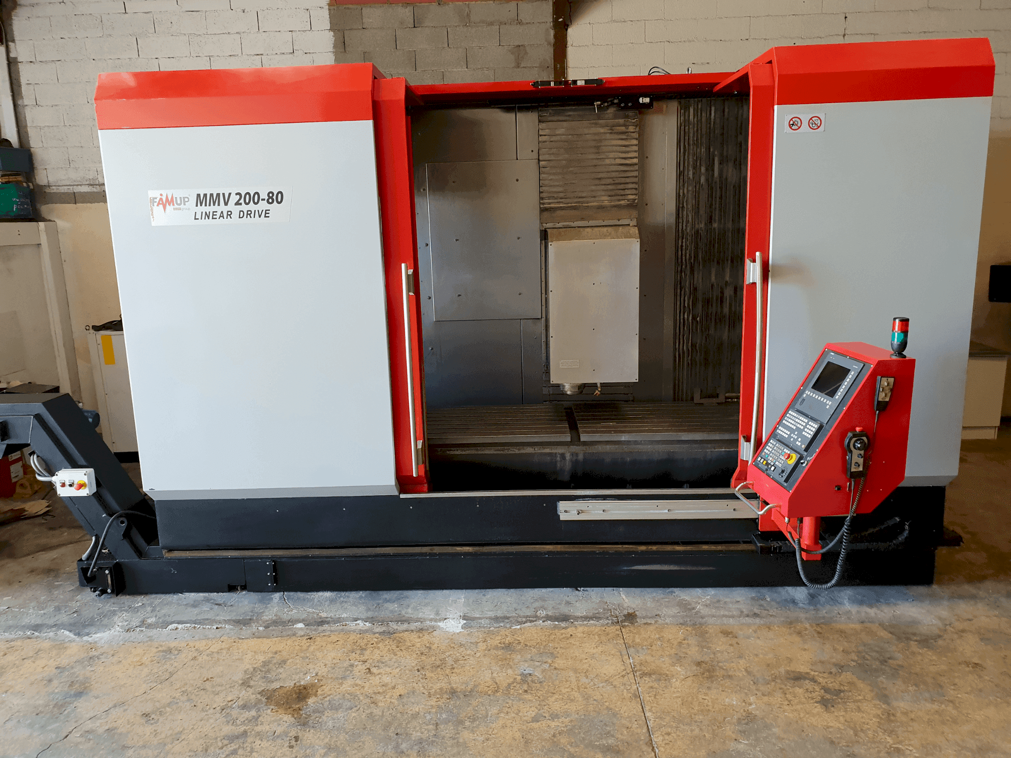 Vooraanzicht van FAMUP MMV 200-80 Linear Drive machine