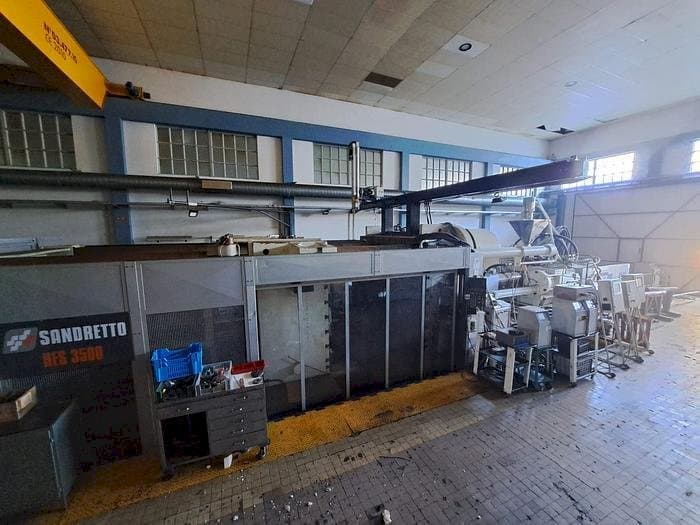 Vooraanzicht van SANDRETTO HES 3500 machine