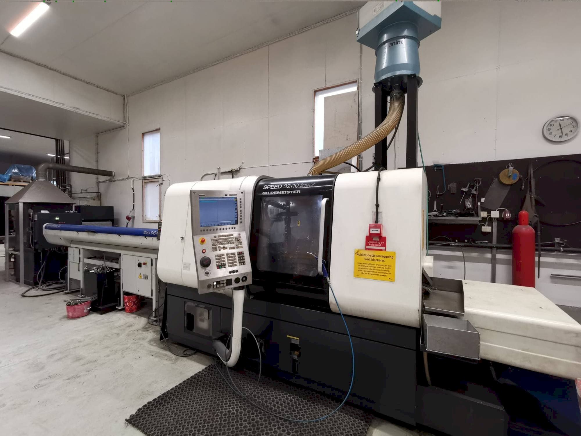 Vooraanzicht van Gildemeister Speed 32-10 linear machine