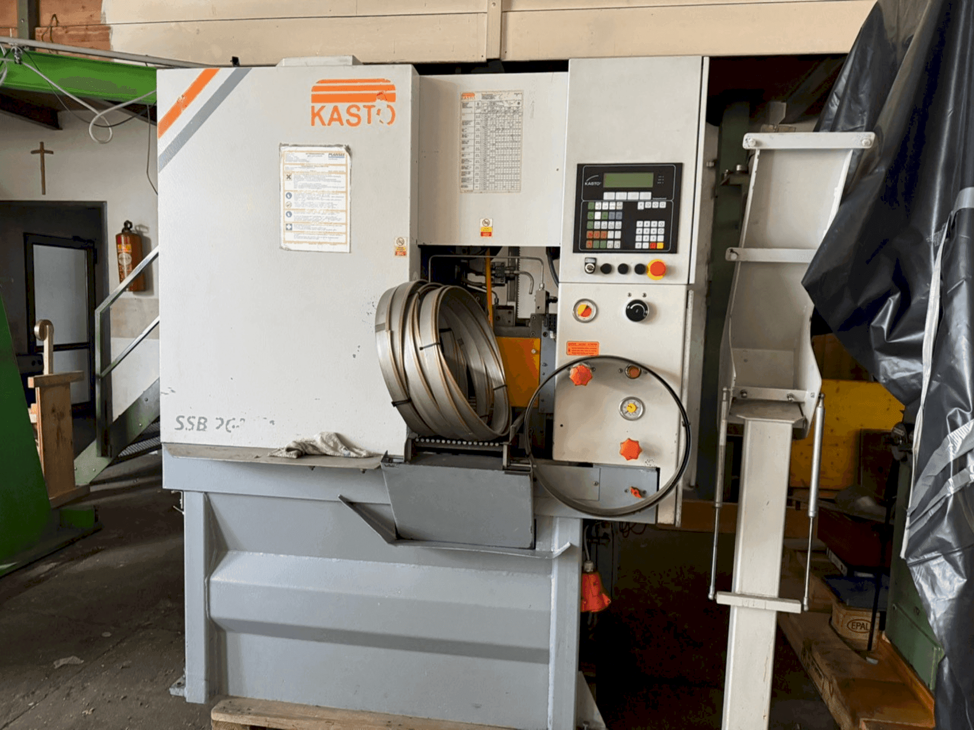 Vooraanzicht van KASTO SSB 260 VA-CC-CNC machine