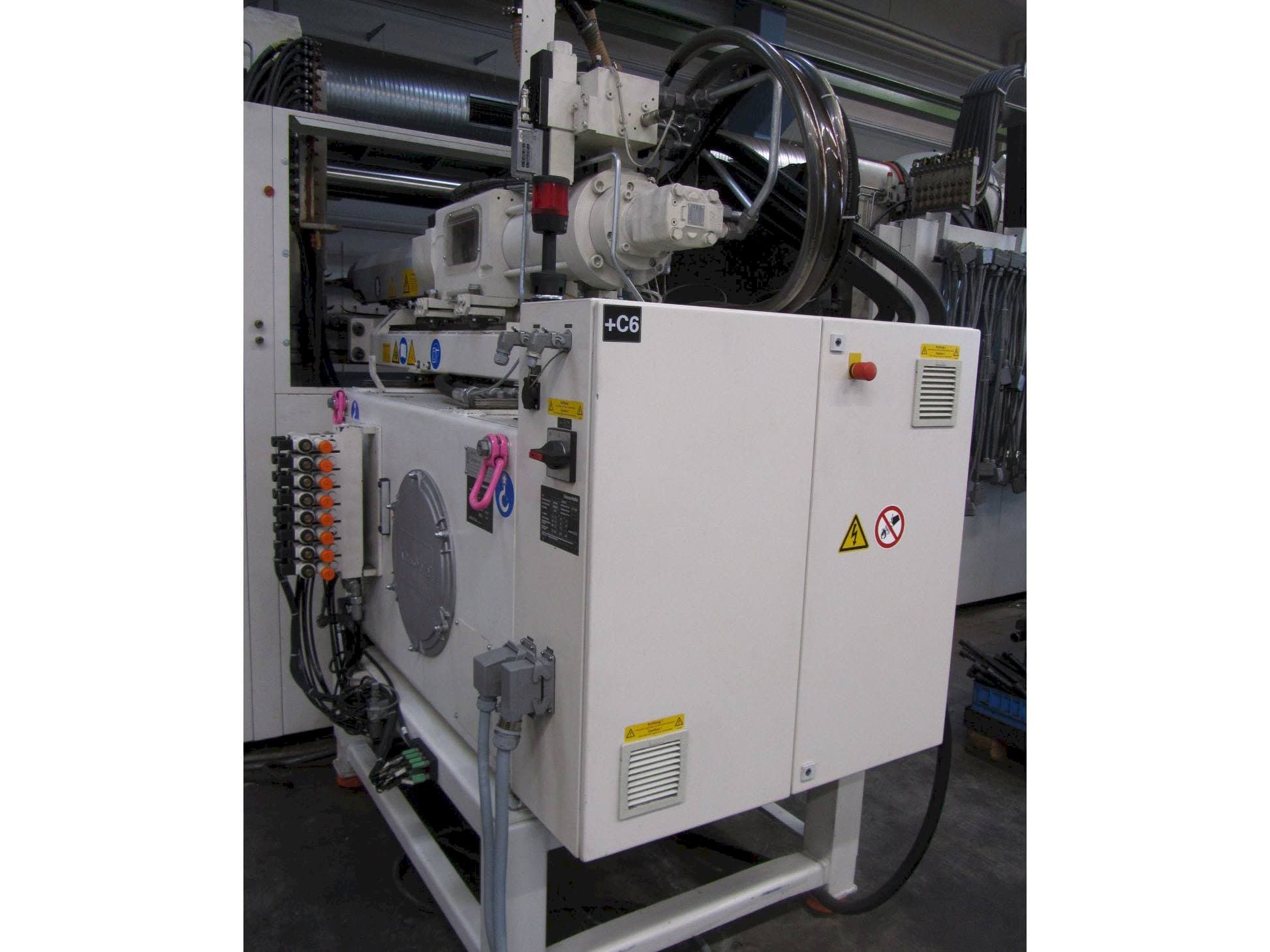 Vooraanzicht van Krauss Maffei 750 BO L machine