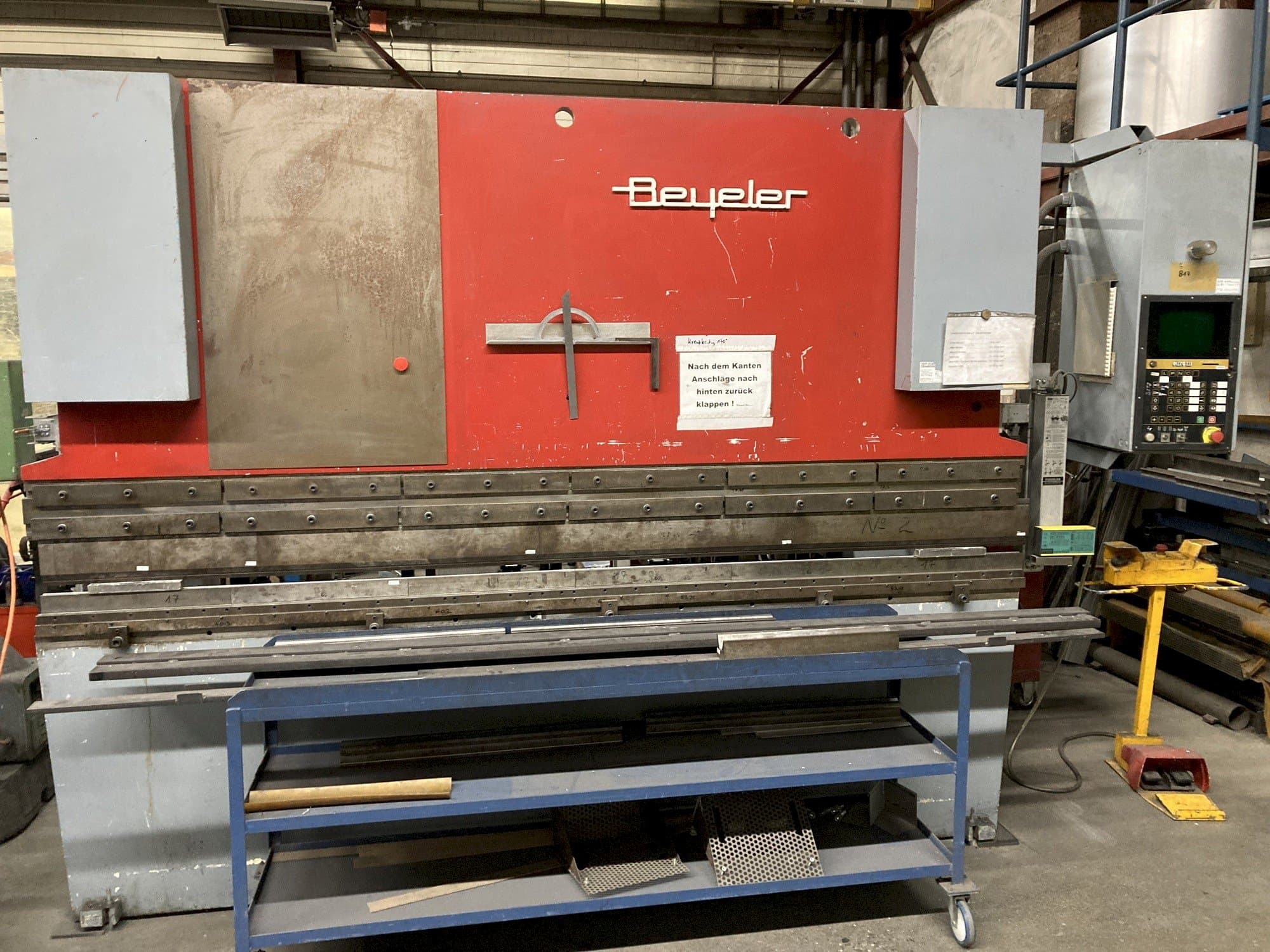 Vooraanzicht van BEYELER M3 machine