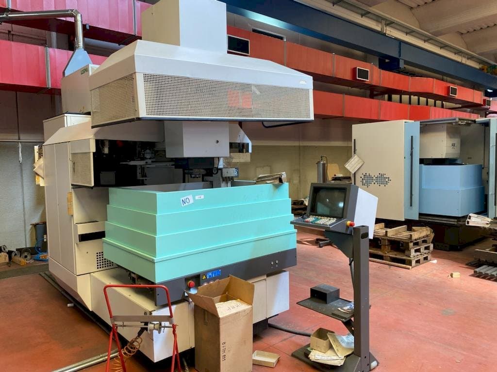 Vooraanzicht van AGIE AGIETRON INTEGRAL 3 machine