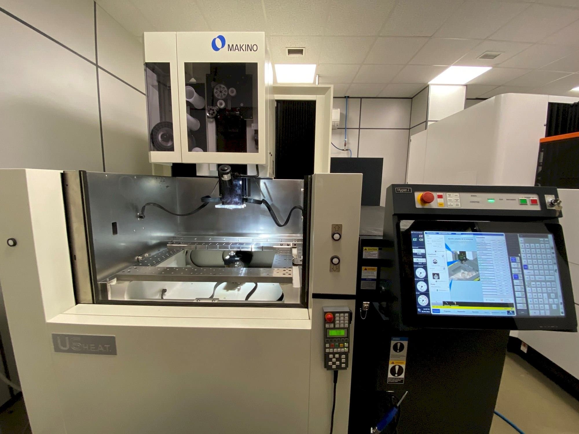 Vooraanzicht van Makino U6 H.E.A.T. machine