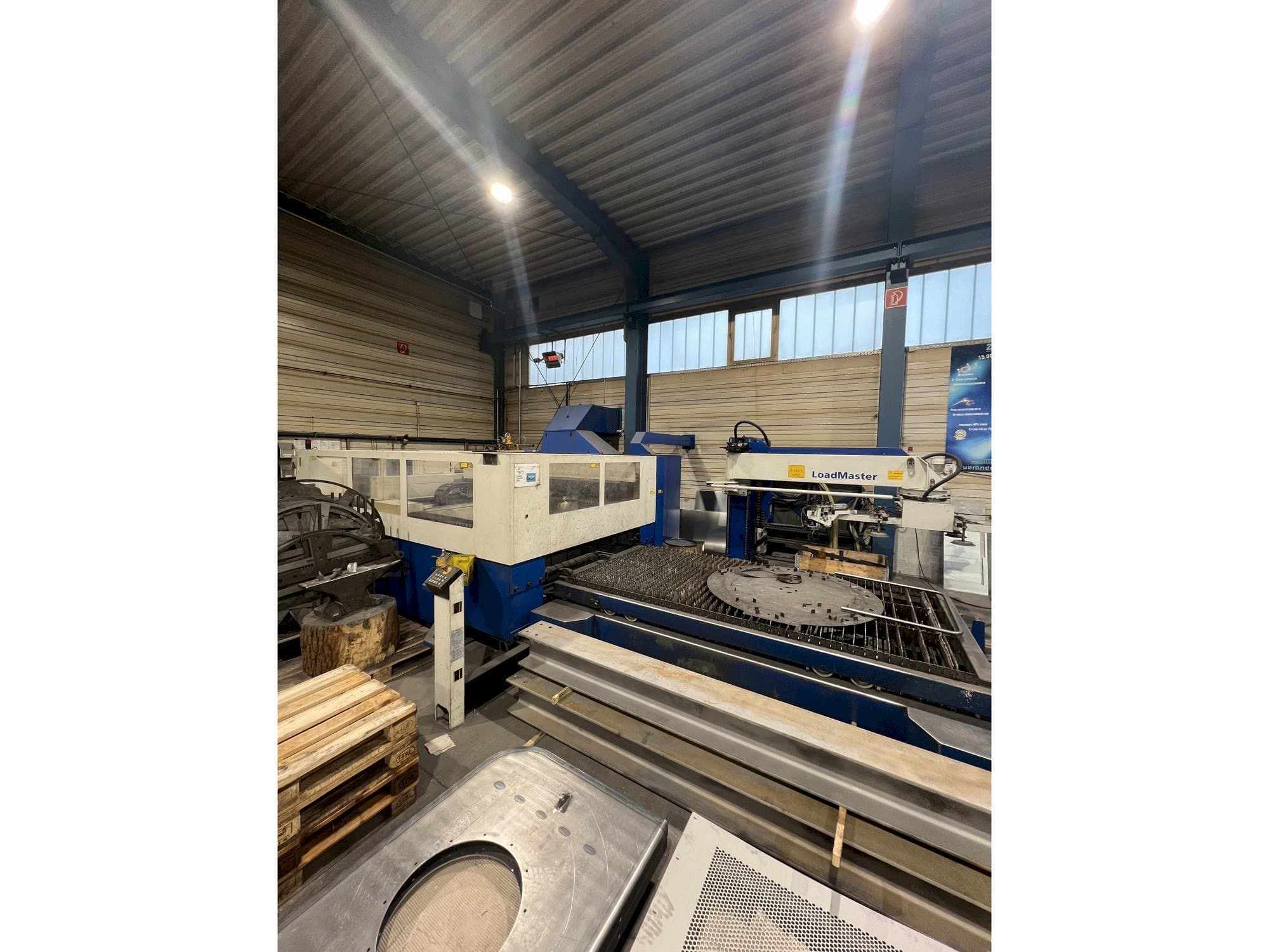 Vooraanzicht van TRUMPF TruLaser 3030 machine
