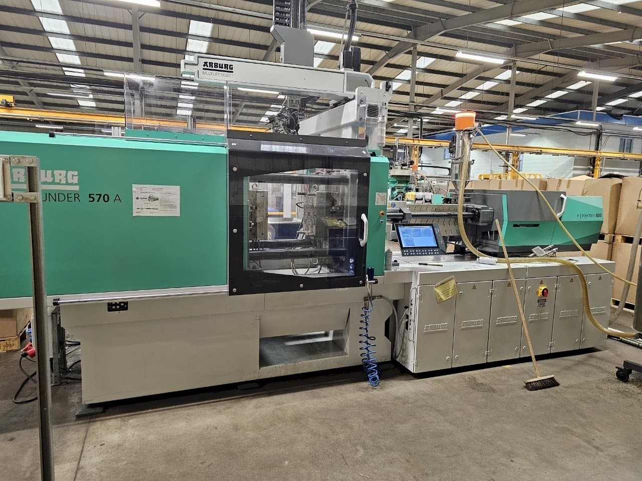 Vooraanzicht van Arburg Allrounder 570 A 2000-800 machine