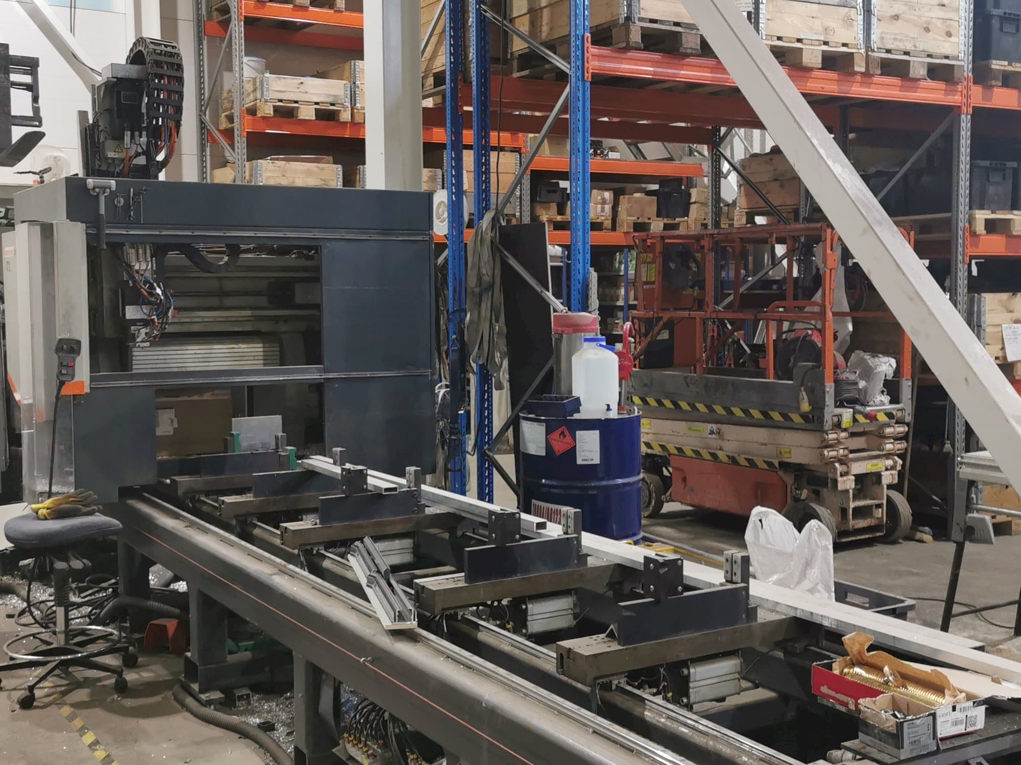 Vooraanzicht van Elumatec SBZ 140 machine