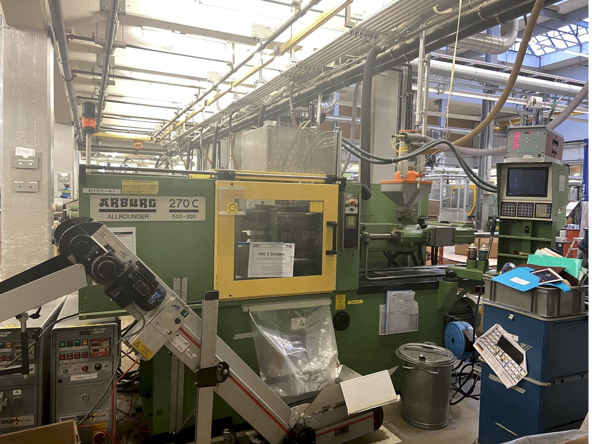 Vooraanzicht van Arburg ALLROUNDER 270 C 500 - 200 machine