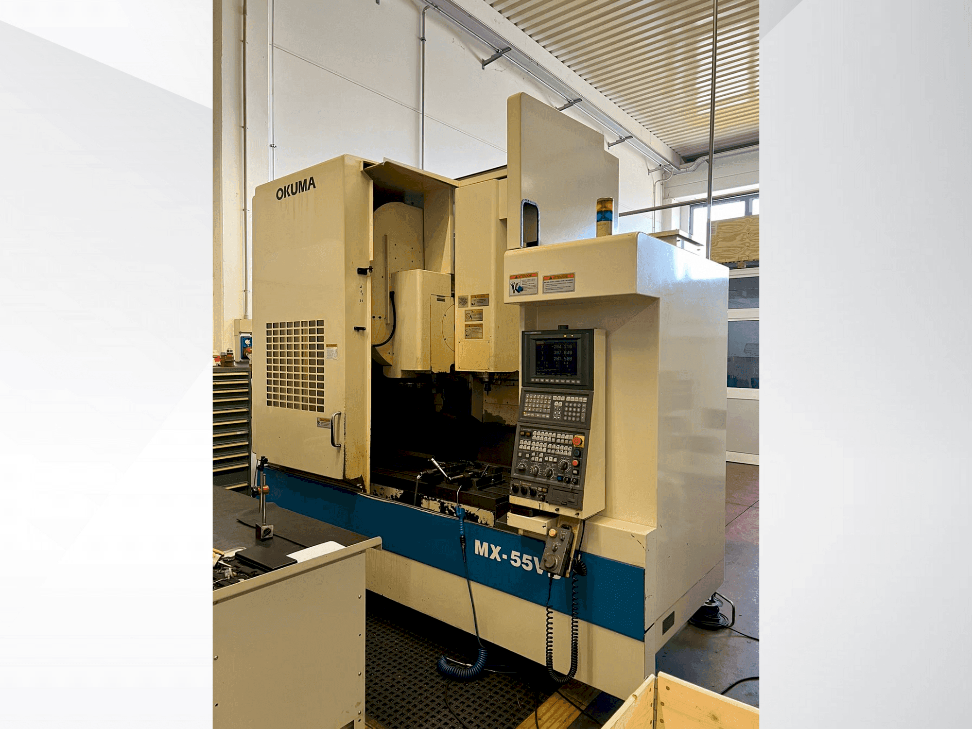 Vooraanzicht van Okuma MX-55VB machine