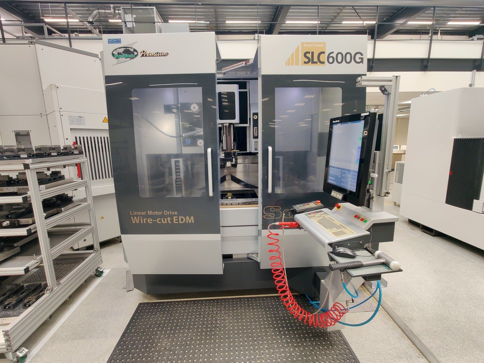 Vooraanzicht van Sodick SPW600 machine