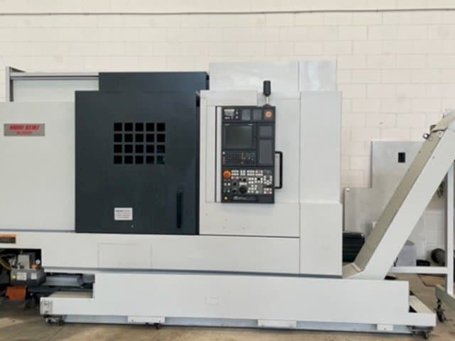 Vooraanzicht van MORI SEIKI NL 3000Y/700 machine