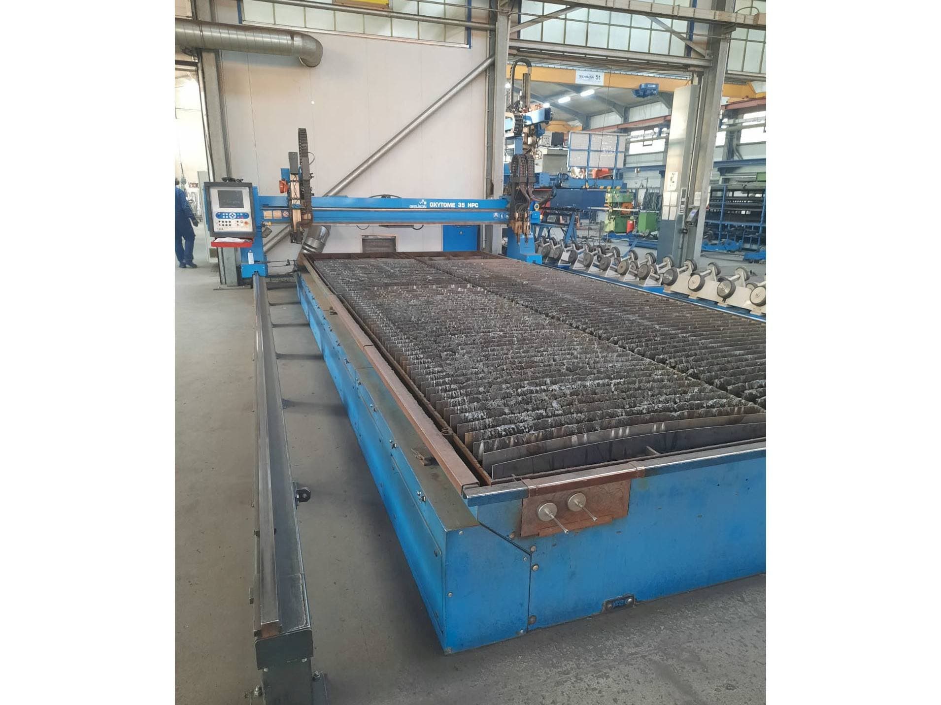 Vooraanzicht  van Oerlikon Oxytome 35 HPC  machine