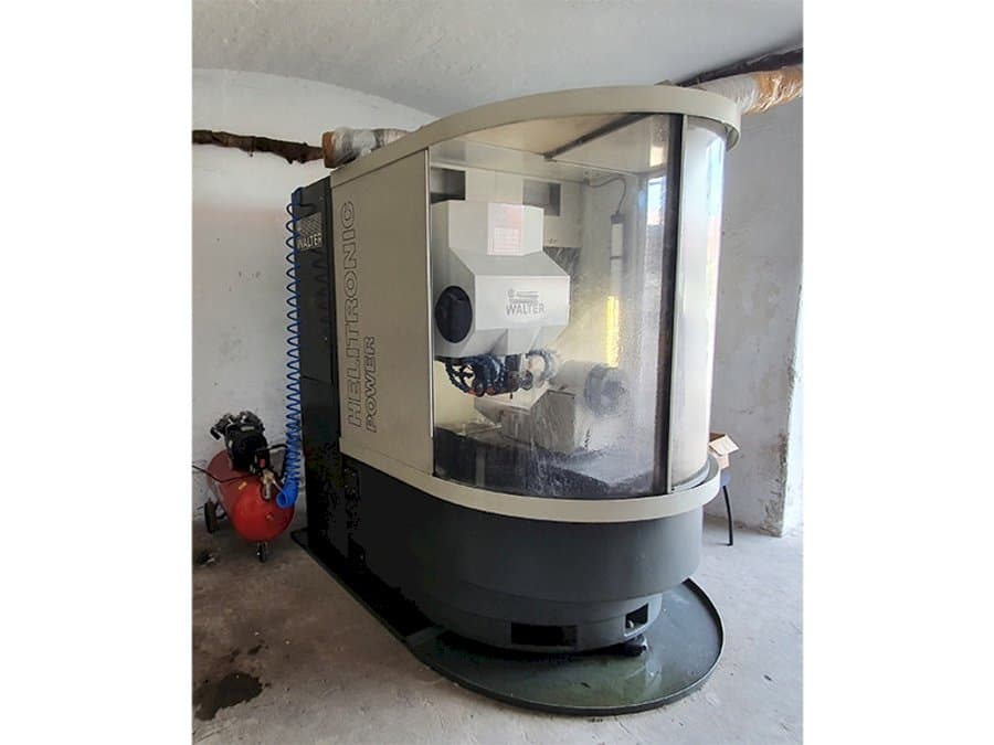 Vooraanzicht van Walter Helitronic Power machine