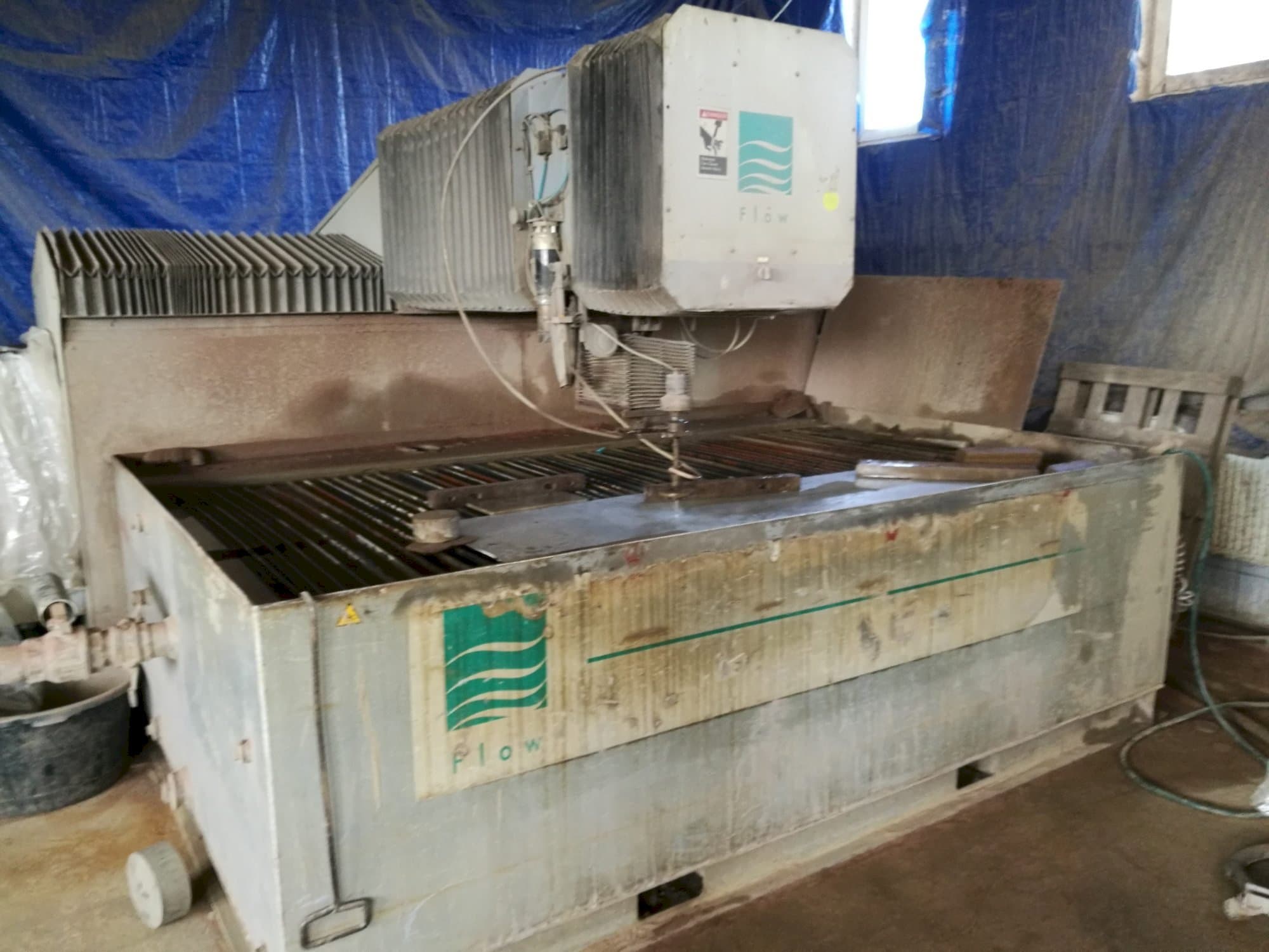 Vooraanzicht van Flow IFB 2412 machine