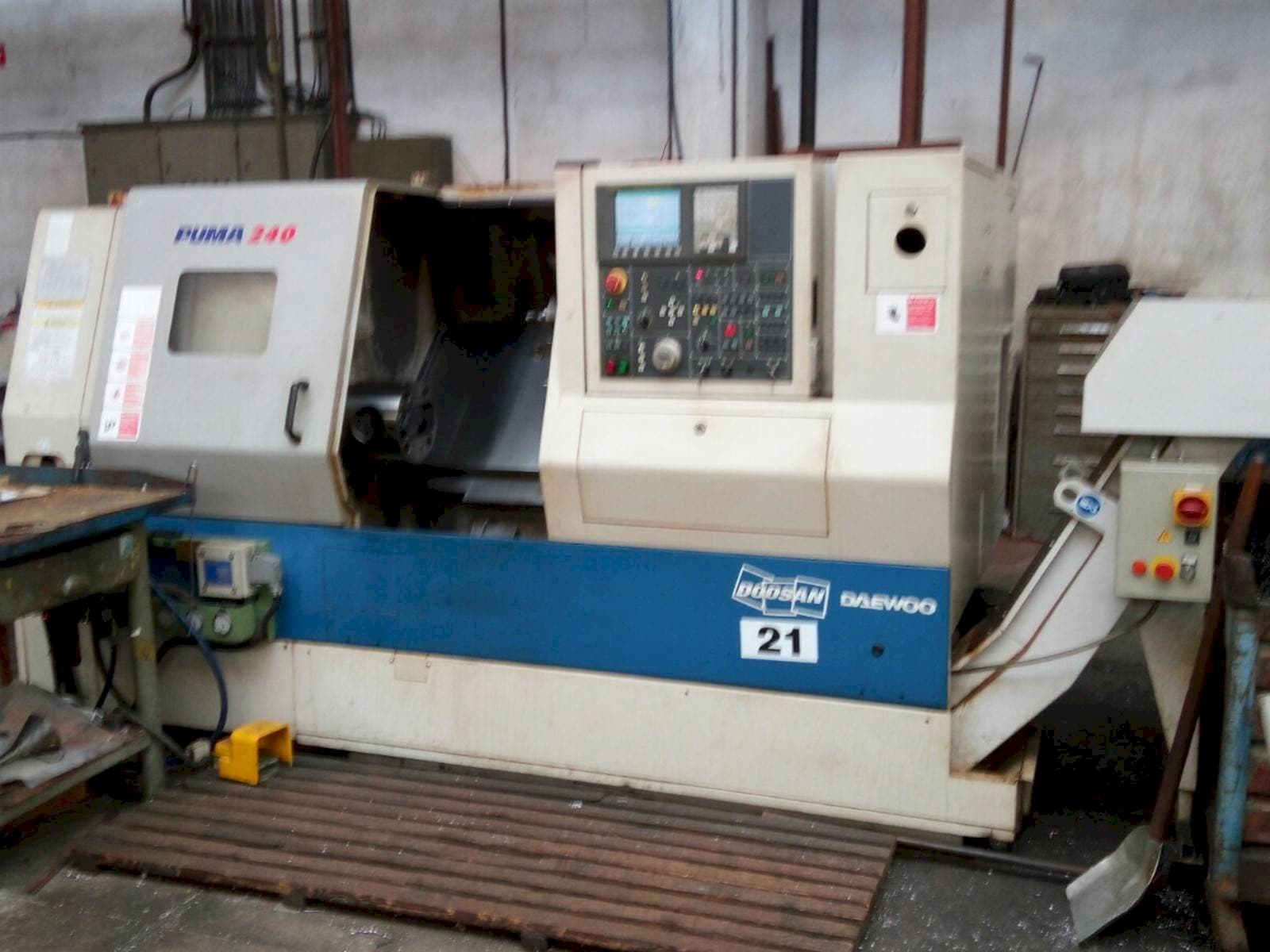 Vooraanzicht van Doosan Puma 240B machine