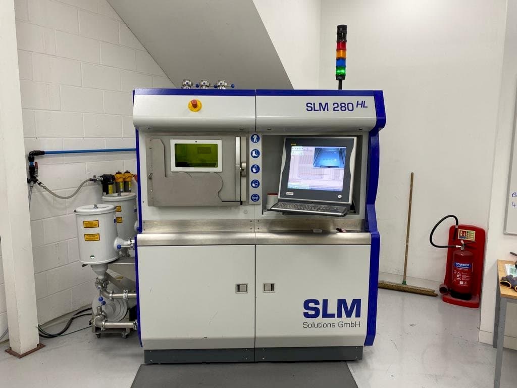 Vooraanzicht van SLM 280 HL machine