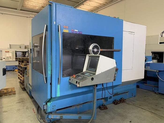 Vooraanzicht van DECKEL MAHO DMU 80 machine