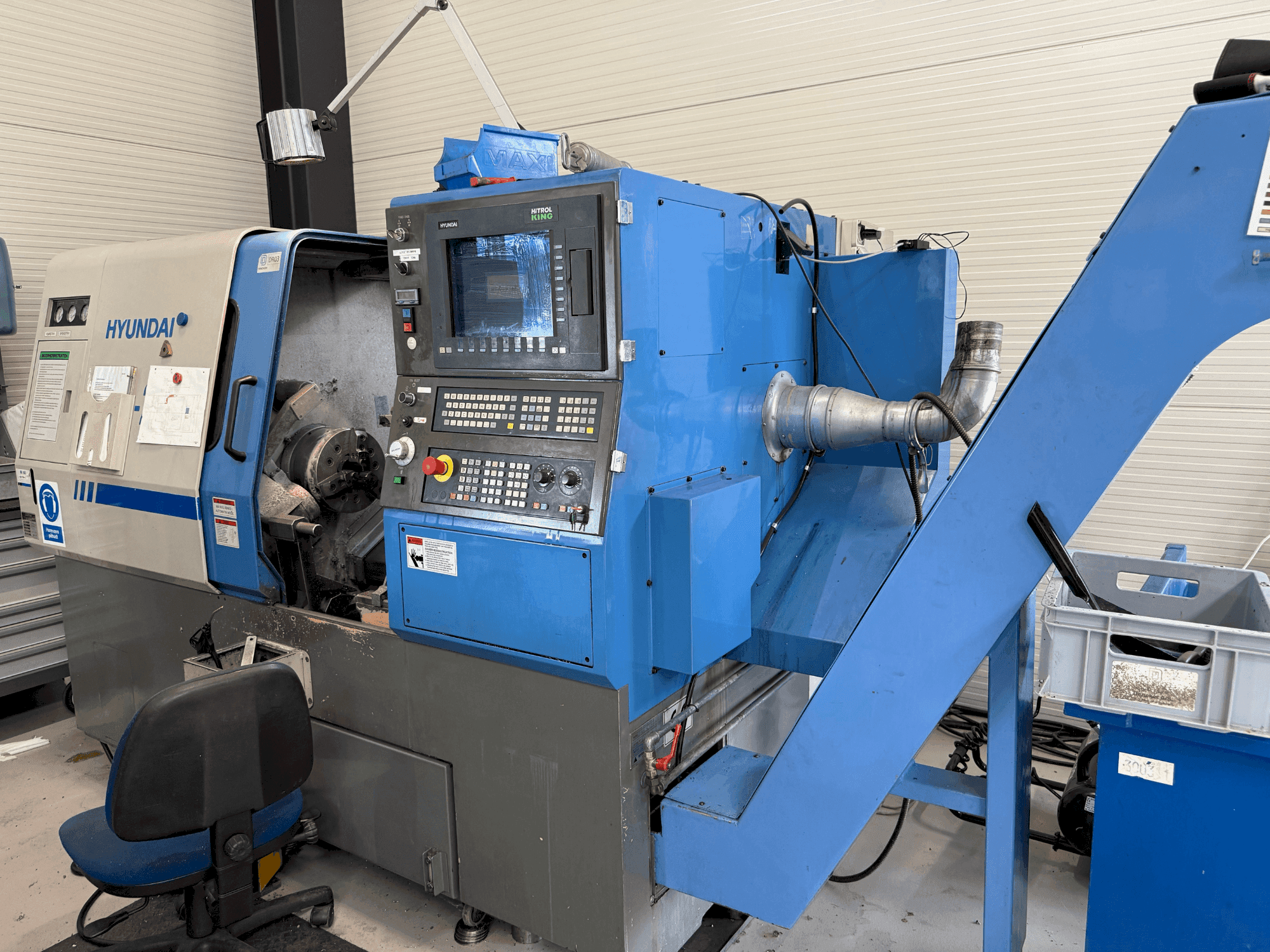 Vooraanzicht van Hyundai HIT 20 M machine