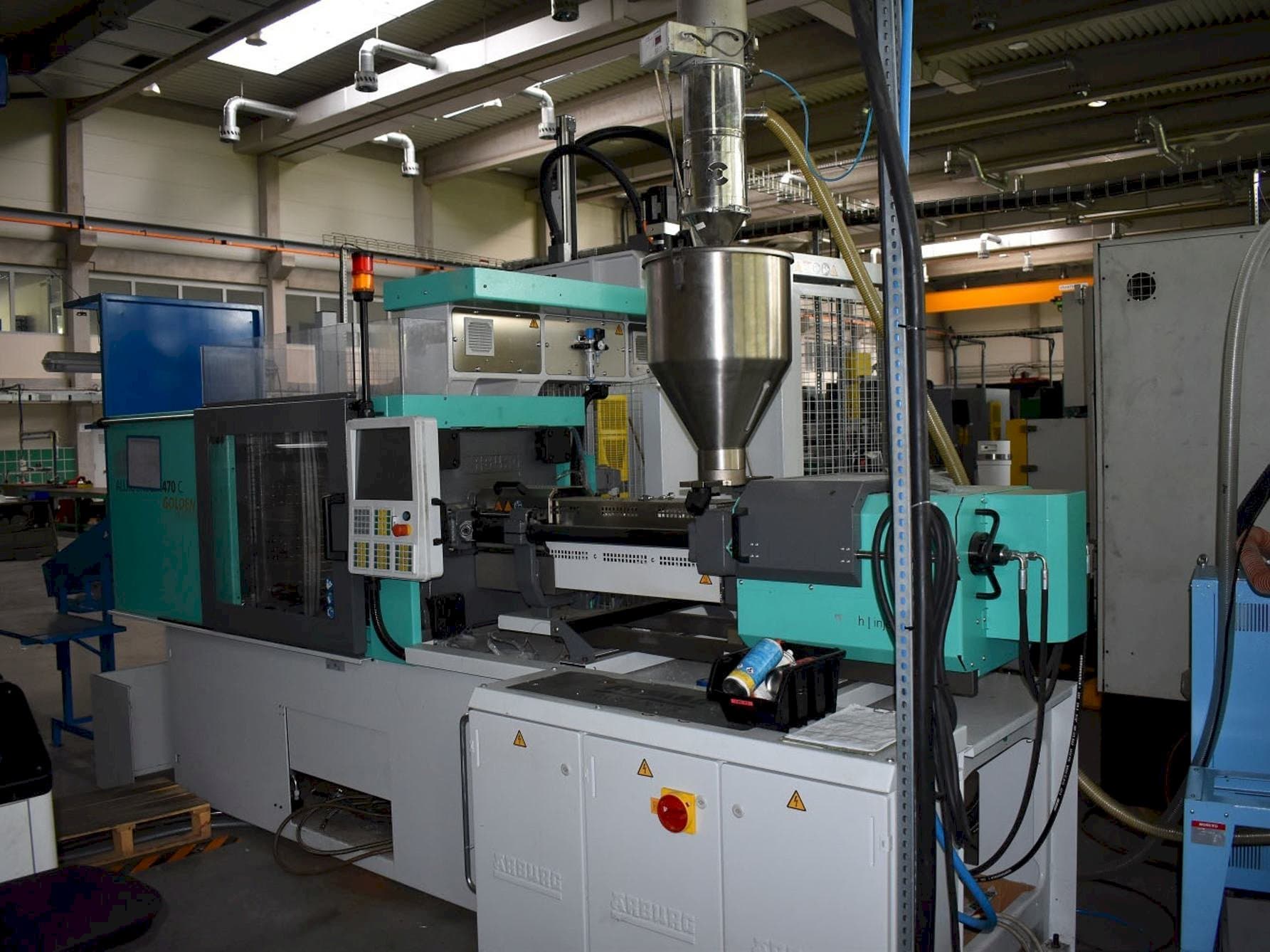 Vooraanzicht van Arburg ALLROUNDER 470 C 1500 - 400 machine